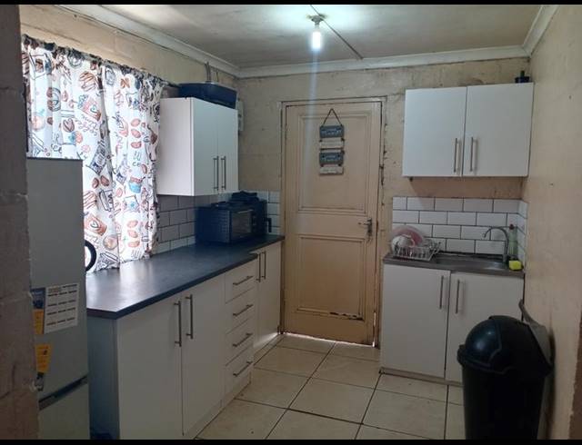 2 BEDROOM HOUSE FOR SALE IN KEWTOWN